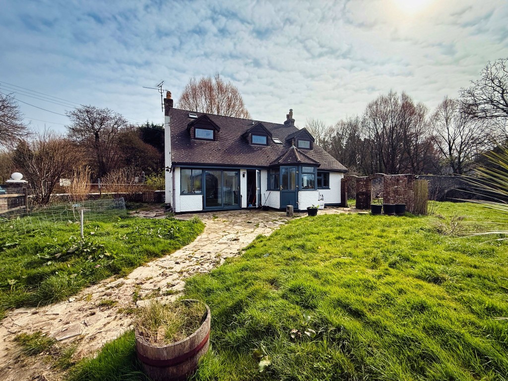 Lot: 144 - DETACHED COTTAGE WITH OUTBUILDING AND STABLES ON A SITE MEASURING OVER SIX ACRES - View of the cottage from the road